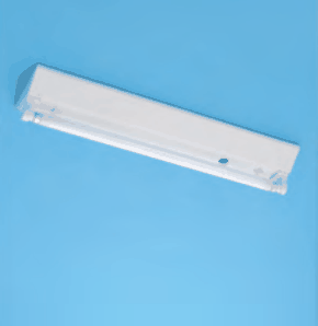 細長い白い箱形の器具