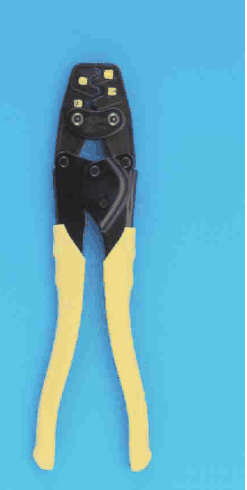握りが黄色の工具。黒色の先端部に黄色の印が4つあり,あごに丸いくぼみがある