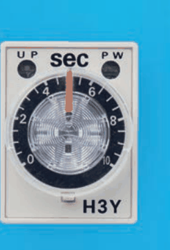 白い四角い器具。上に UP，sec，PW の字，中央に0から10までの目盛りの円形のダイヤルとオレンジ色の針，下に H3Y の字がある