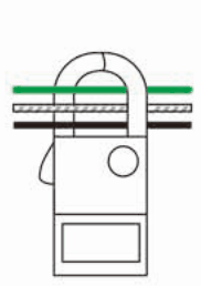 緑色の線・斜線模様の白い線・黒い線の3本すべてがクランプの輪の中を通る