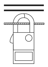 横に並ぶ3本の電線のうち，黒い電線2本はクランプの外の上方にあり，中性線1本だけがクランプの輪の中を通る